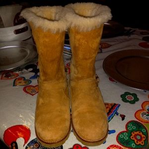 AUTHENTIC UGG NOIRA TAN SAUDE LEATHER,WATERPROOF,SHEEPSKIN.  SIZE 8 / SN 1001734